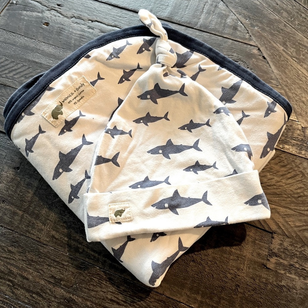 Monica Andy Classic Cuddle Box Shark Attack - Swaddle Blanket + Hat